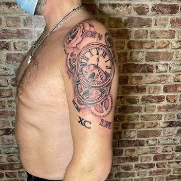66 Fabulous Shoulder Clock Tattoo Designs With Unique Look