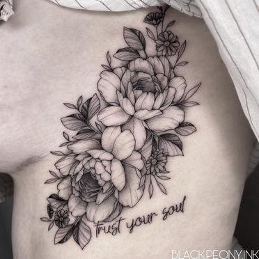 29 Stunning Flower Tattoos For Girls To Get Inking For Side Boob