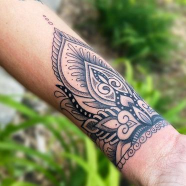 82 Designer And Intricate Mandala Tattoo Ideas For Wrist