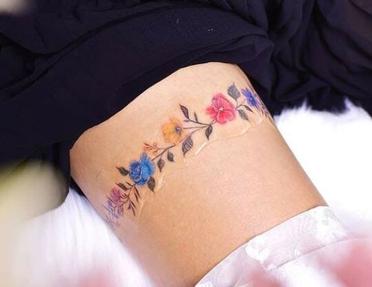23 Beautiful Flower Thigh Tattoos For Women You Should Save Now!