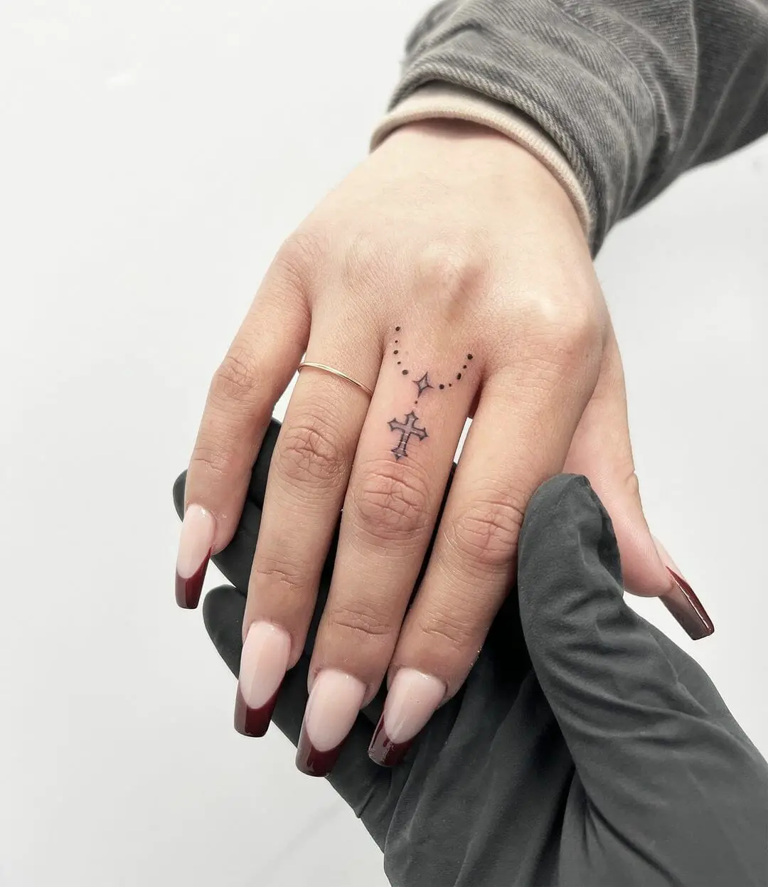 82 Breathtaking Inner And Side Finger Tattoos For This Year - Psycho Tats