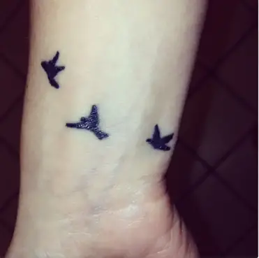 61 Great and Amazing Tattoos of Adorable Birds For Wrist