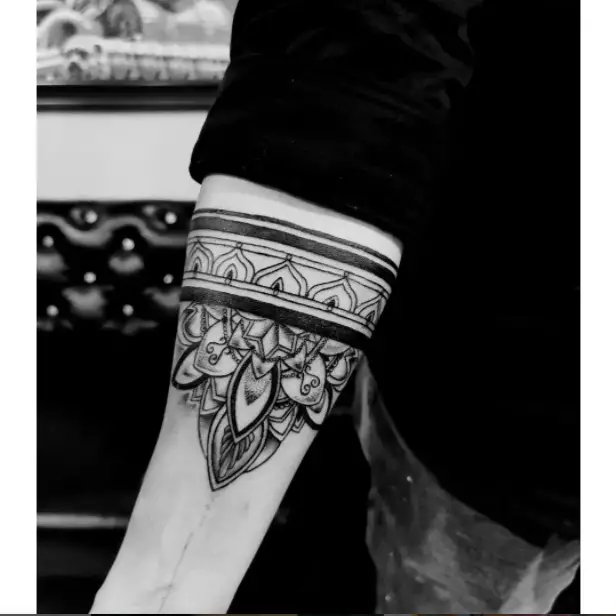 Decorative Armband Tattoo